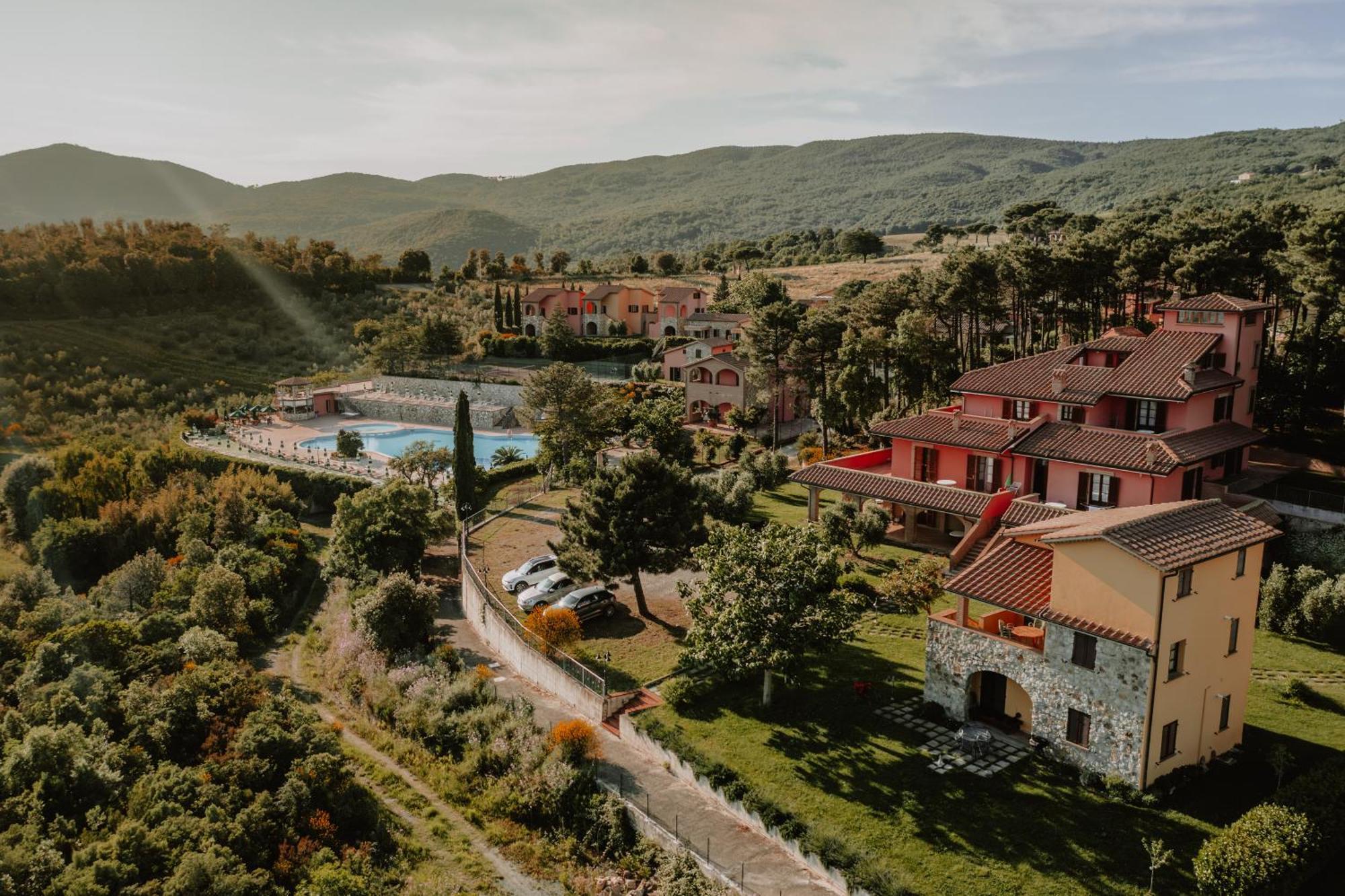 Borgo San Pecoraio Resort Riparbella Bagian luar foto